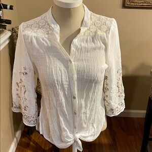 Fig and Flower White Button-Up Blouse with Lace